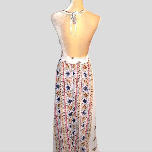 Selfie Leslie floral halter maxi dress! - Picture 11 of 13